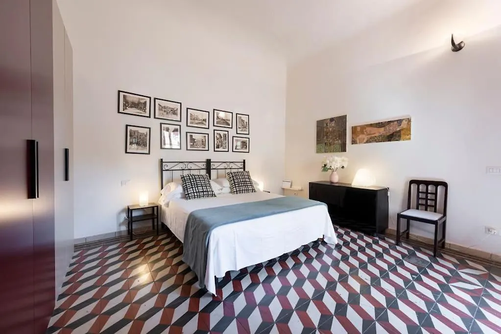 Live Like A Florentine Next To Santa Croce Square location